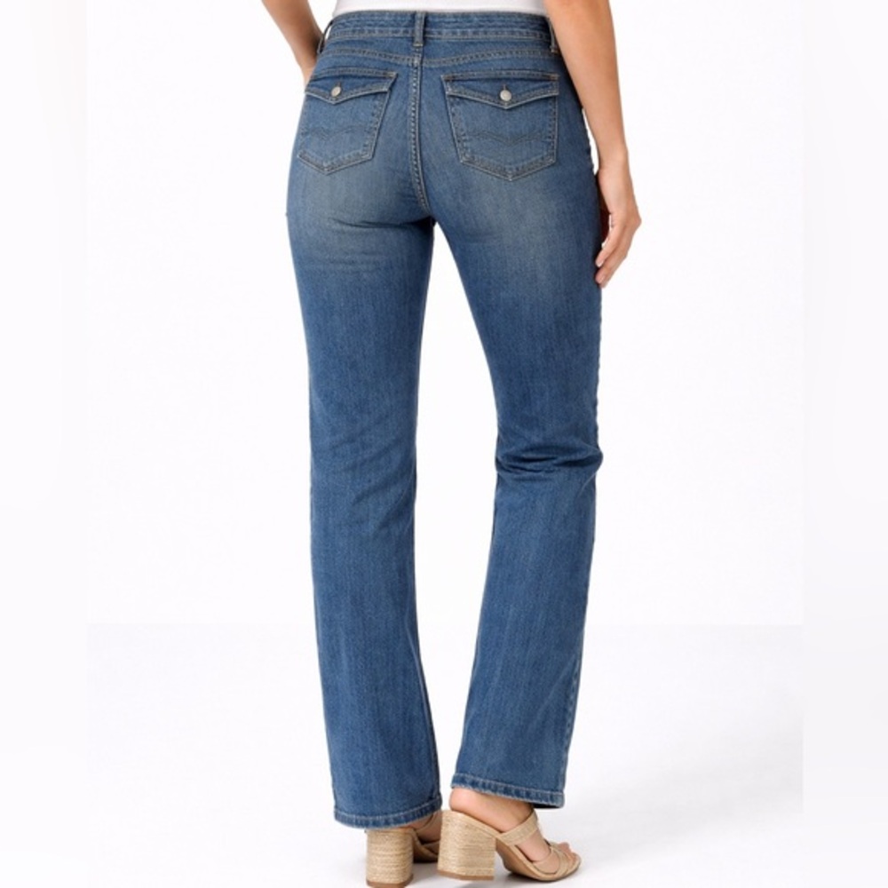 DKNY Jeans Women Size 10 Bootcut Stretch Denim 31” Inseam Medium Wash Mid Rise